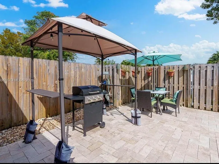 2900 NW 69th Ct — Photo 21