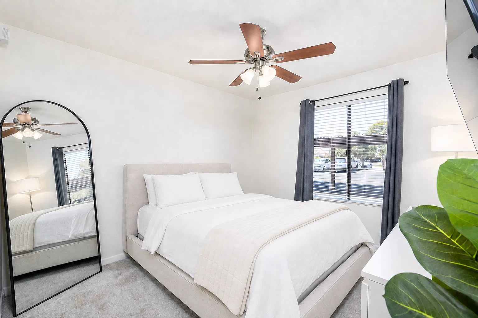 2 bed, 919 sqft, $3,900 — Photo 2