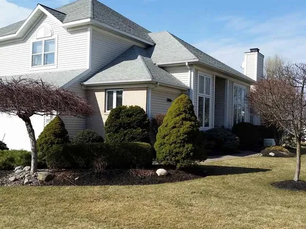 2459 Nott St E, Niskayuna, NY 12309