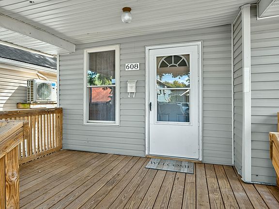 3rd image of 608 Elm Tree Ln