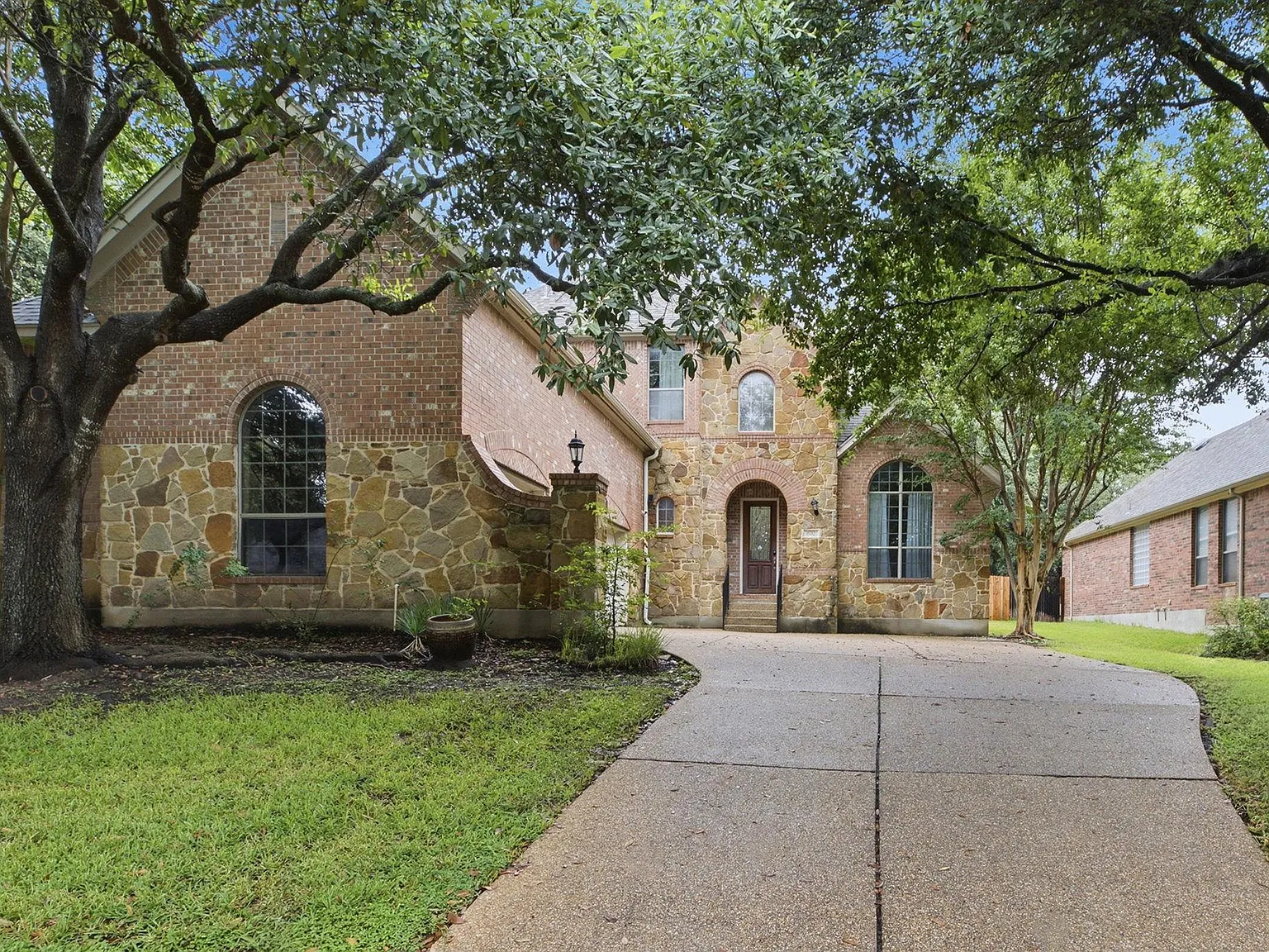 5 bed, 4.0 bath, 3644 sqft, $3,400 — Photo 1