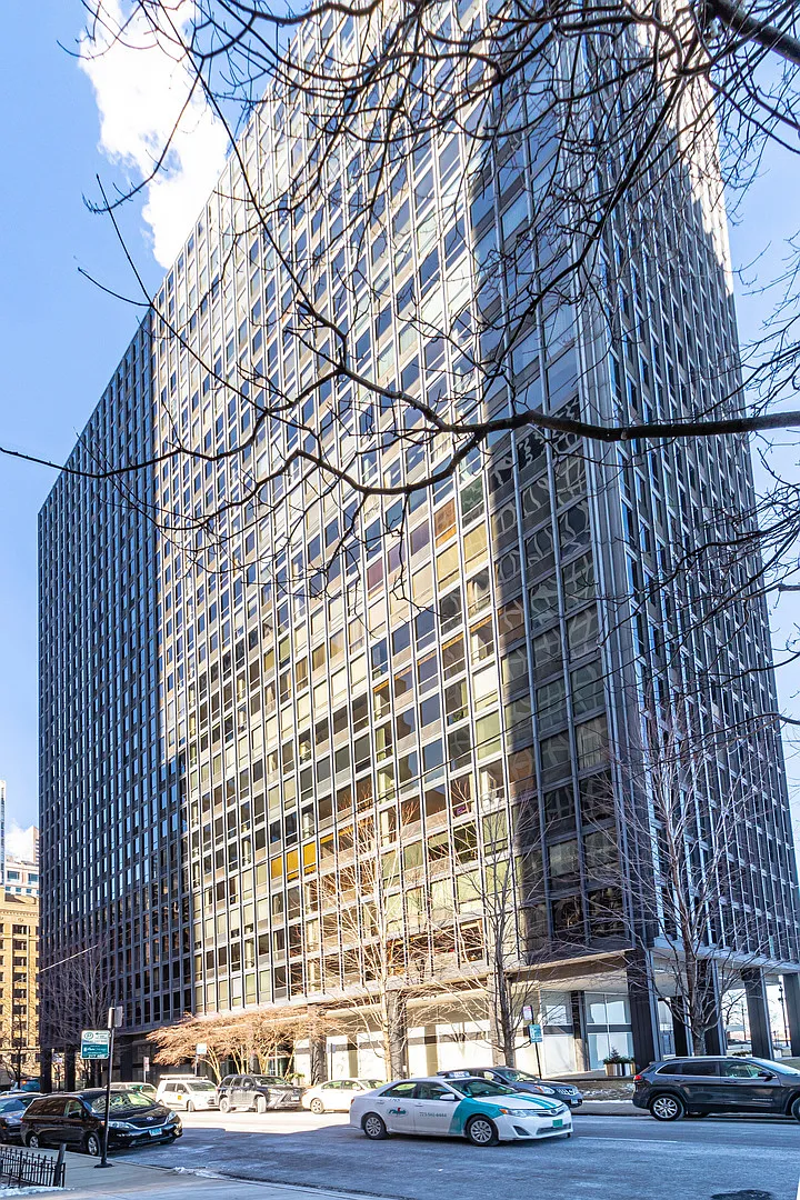 900 N Lake Shore Dr APT 1608 photo 1