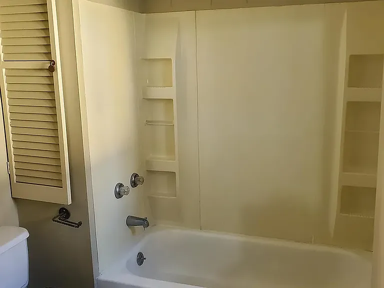 2049 N Benton Ave — Photo 3