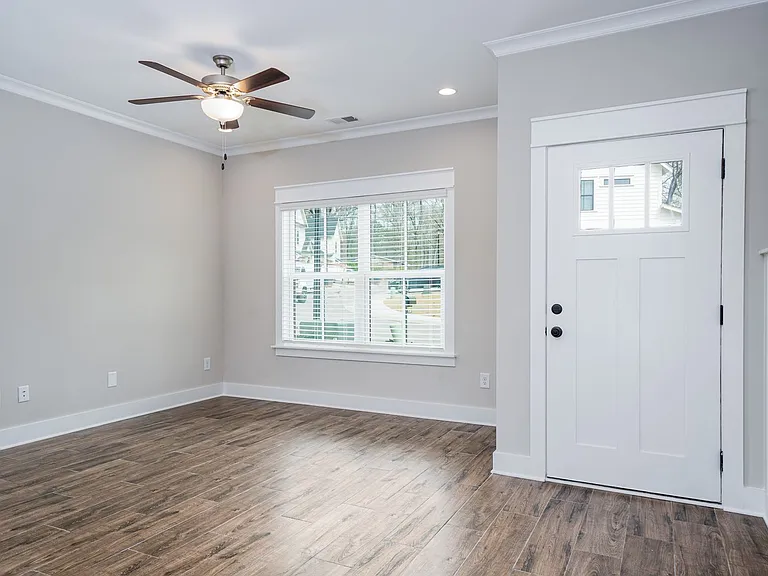 1524 Cottage Grv — Photo 8