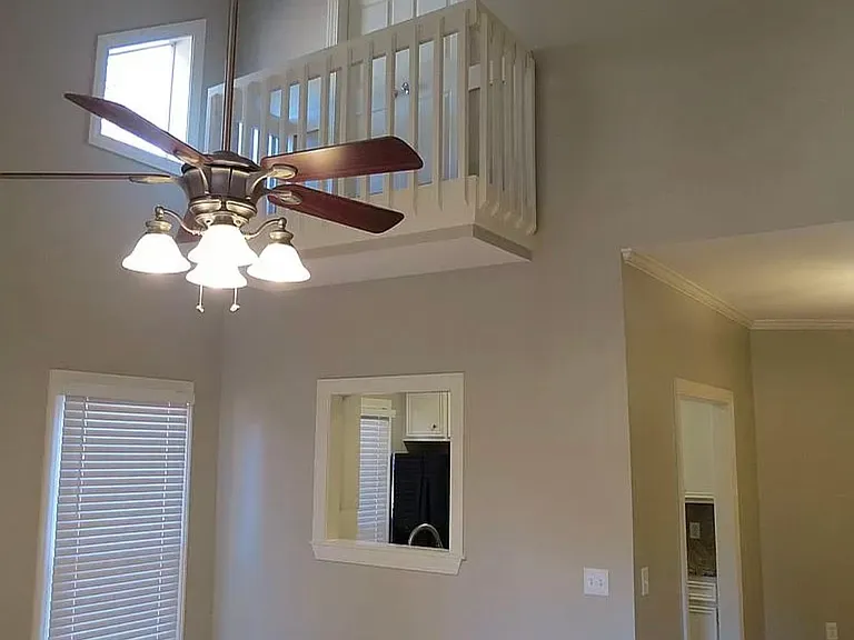 409 Northtown Dr — Photo 5