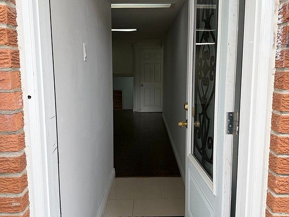 4th image of 34 Ladner Dr