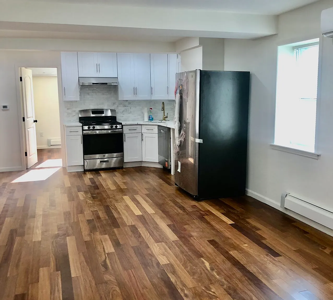 3 bed, 1200 sqft, $3,980 — Photo 1