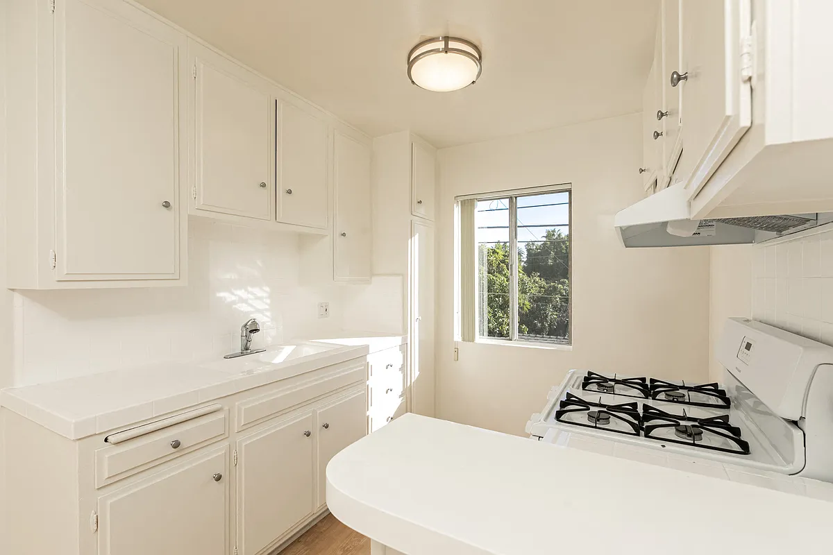 Building Photo - Oxford Park Regency