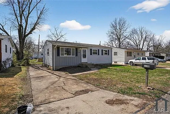 3 bed, 864 sqft, $1,350 — Photo 2