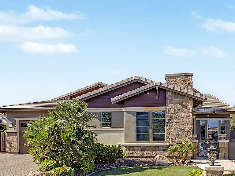 3560 E Ironside Ln — Photo 3