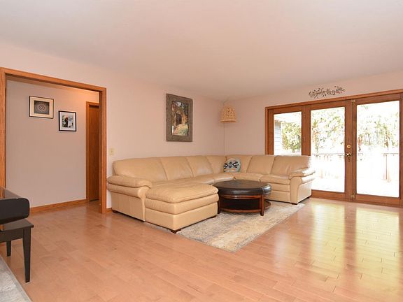 3rd image of 1502 Grosse Point Drive