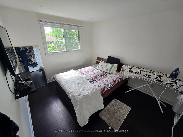 11 Radford Cres #MAIN FLR — Photo 15