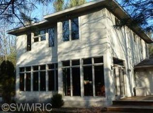 16355 Greenly St, Holland, MI 49424