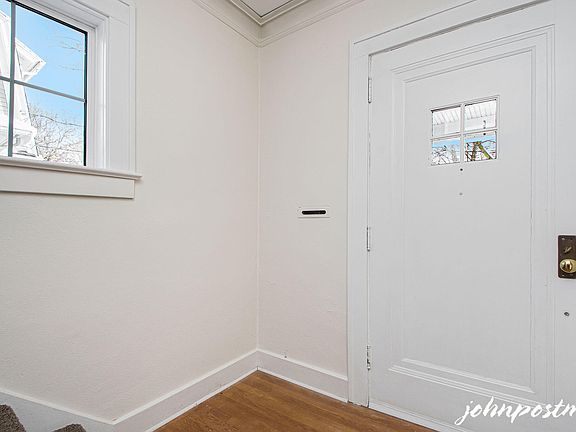 5th image of 919 Maxwell Ave SE