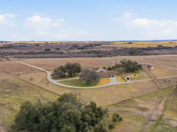 416 N Highway 590, Comanche, TX 76442