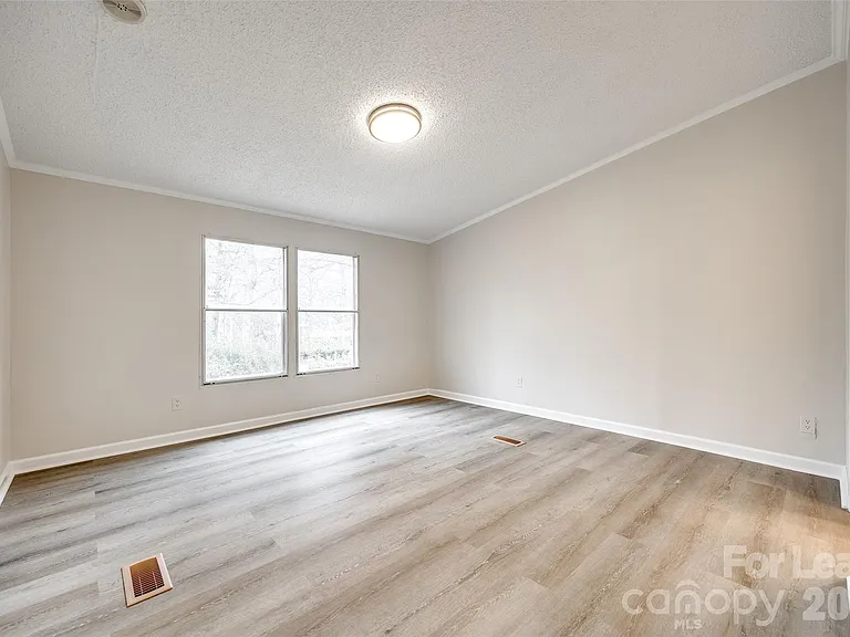 128 Summerglen Dr — Photo 13