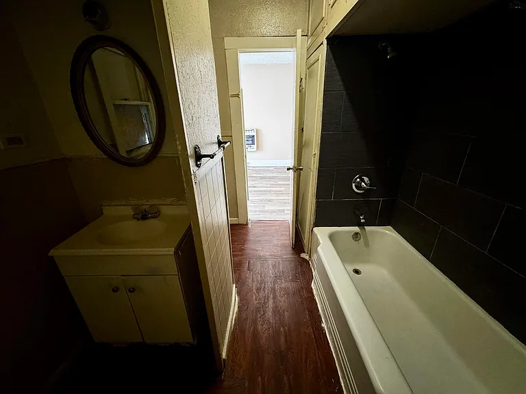 1205 Austin St — Photo 3