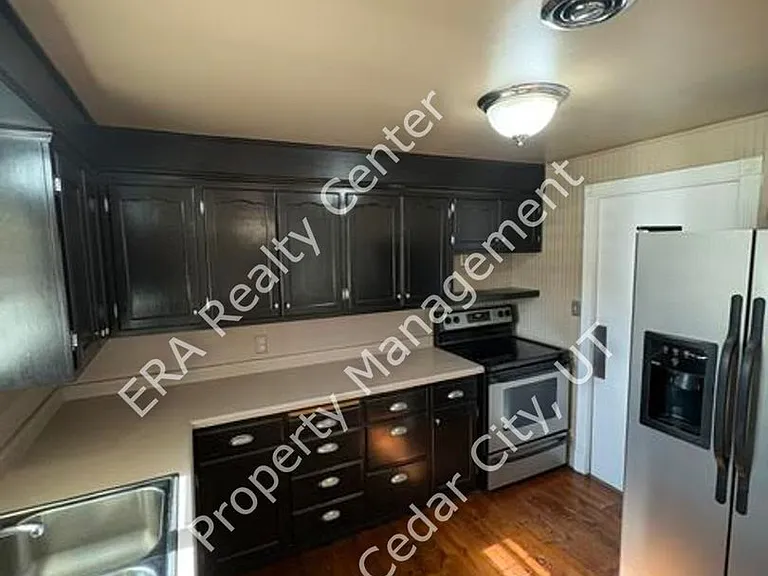 282 S Dewey Ave #A — Photo 9