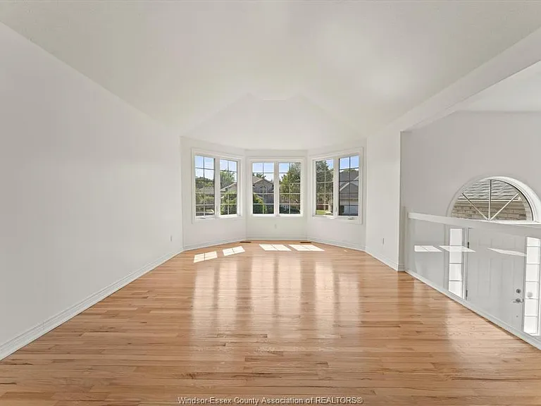 3316 Kenilworth Dr — Photo 7