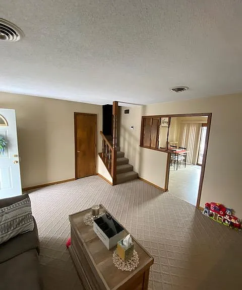 902 Shannon Ln — Photo 9