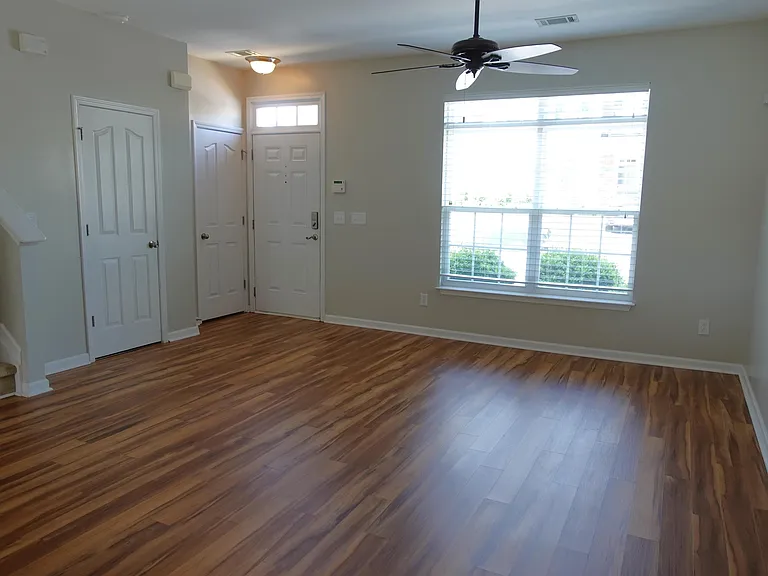 202 Elise Dr #1 — Photo 6