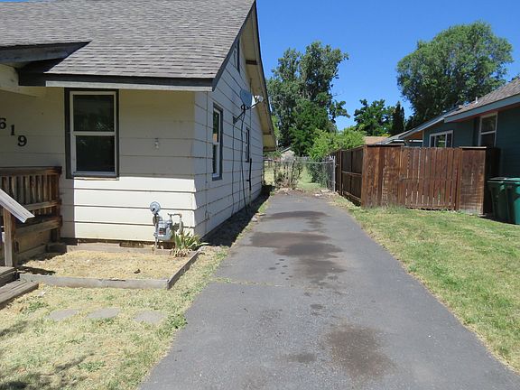 3rd image of 2619 Scott St