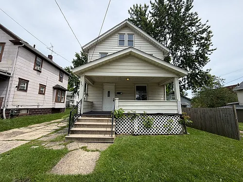 907 Kling St Photo 1