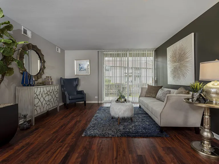 Lakeside Apartments — Photo 5