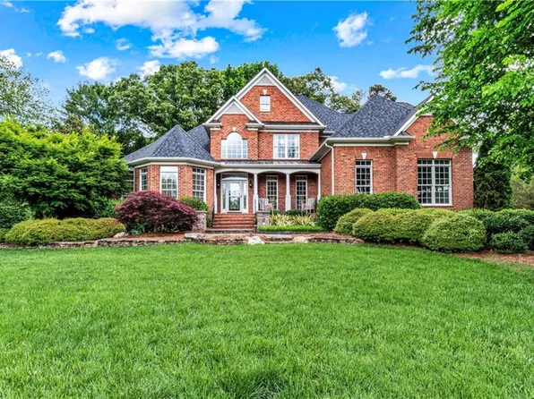 3605 N Lakeshore Dr, Clemmons, NC 27012