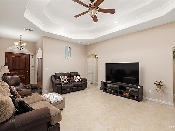 2nd image of 1014 Emerald Dr