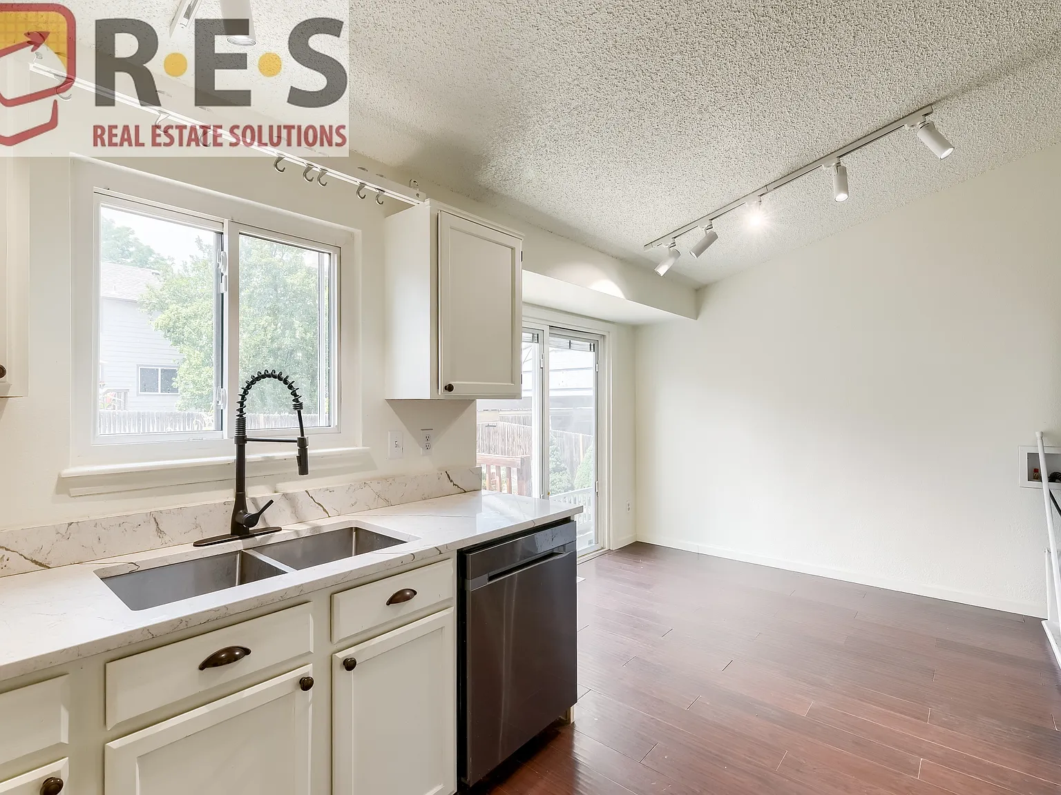 4 bed, 2200 sqft, $3,375 — Photo 4