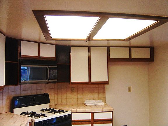 2nd image of 426 N Maryland Ave Unit 102