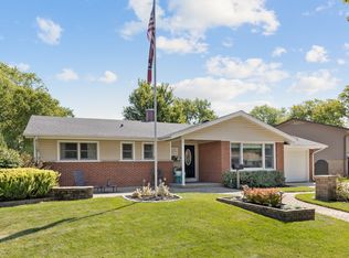 208 Fern Dr, Elk Grove Village, IL 60007