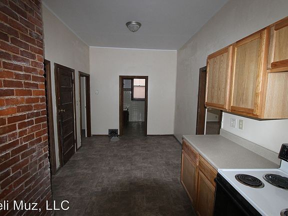 3rd image of 32 W Columbia St