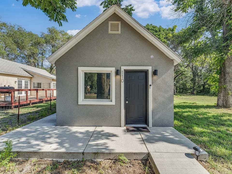 110 E Osborne St