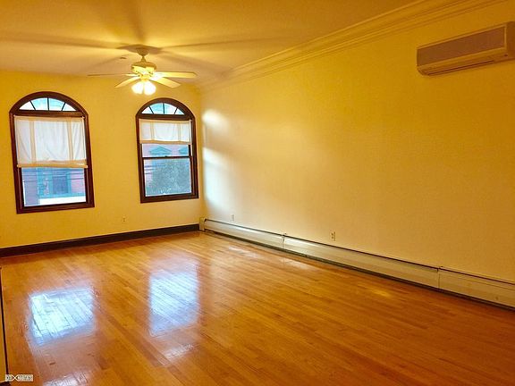 2nd image of 4707 Vernon Blvd APT 1F