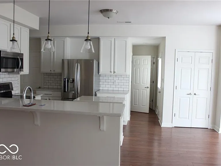 6255 Canterbury Dr — Photo 5