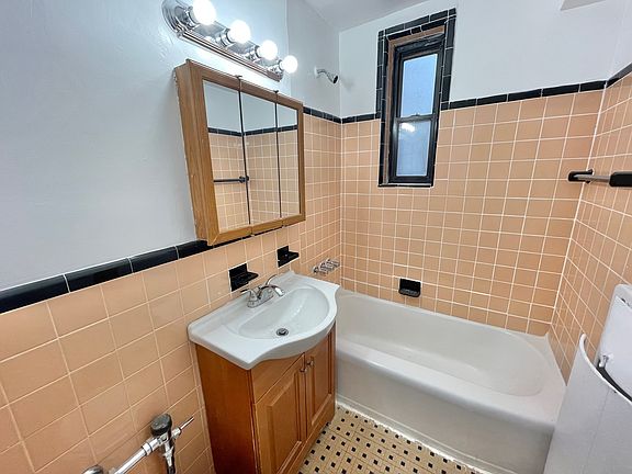 4th image of 139-05 84th Dr Unit 6