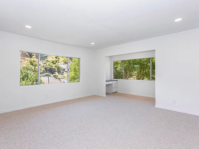 Huge primary bedroom on lower level. All three bedrooms have dual recessed lights.
