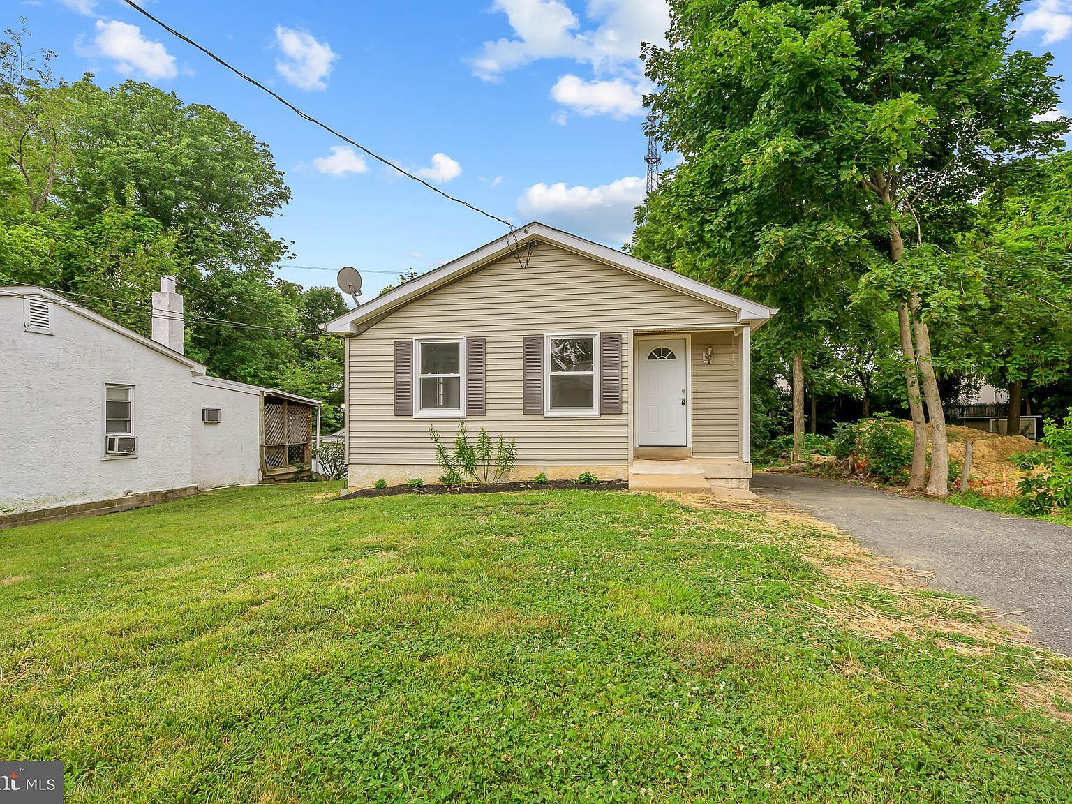 2358 Thomas Ave, Upper Chichester, PA 19014 | Zillow