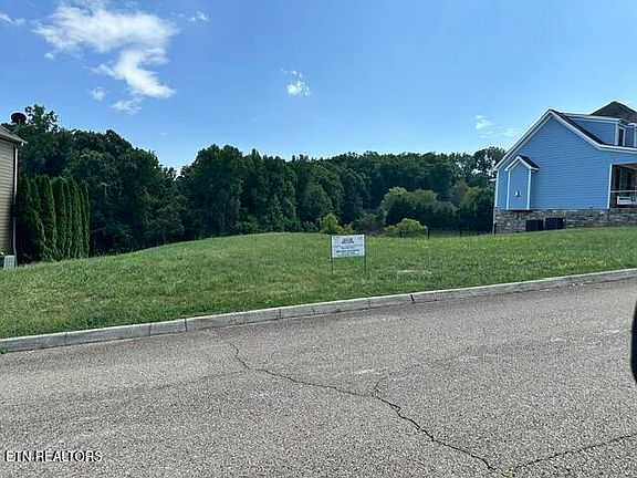 3rd image of 481 Laurel Ridge Ln