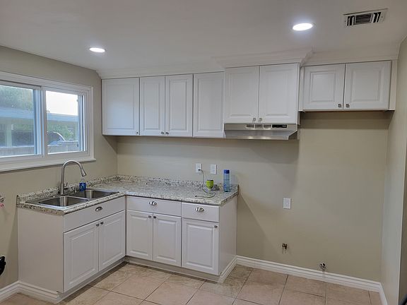 2nd image of 1413 S Sultana Ave
