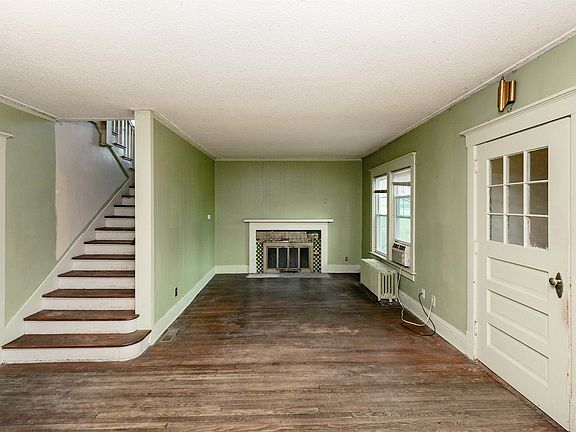 2nd image of 684 31st St