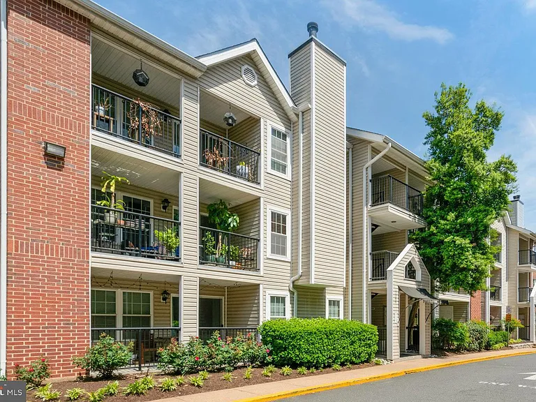 3308 Wyndham Cir #321 — Photo 1
