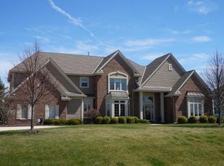 W292N3342 Summerhill Rd, Pewaukee, WI 53072