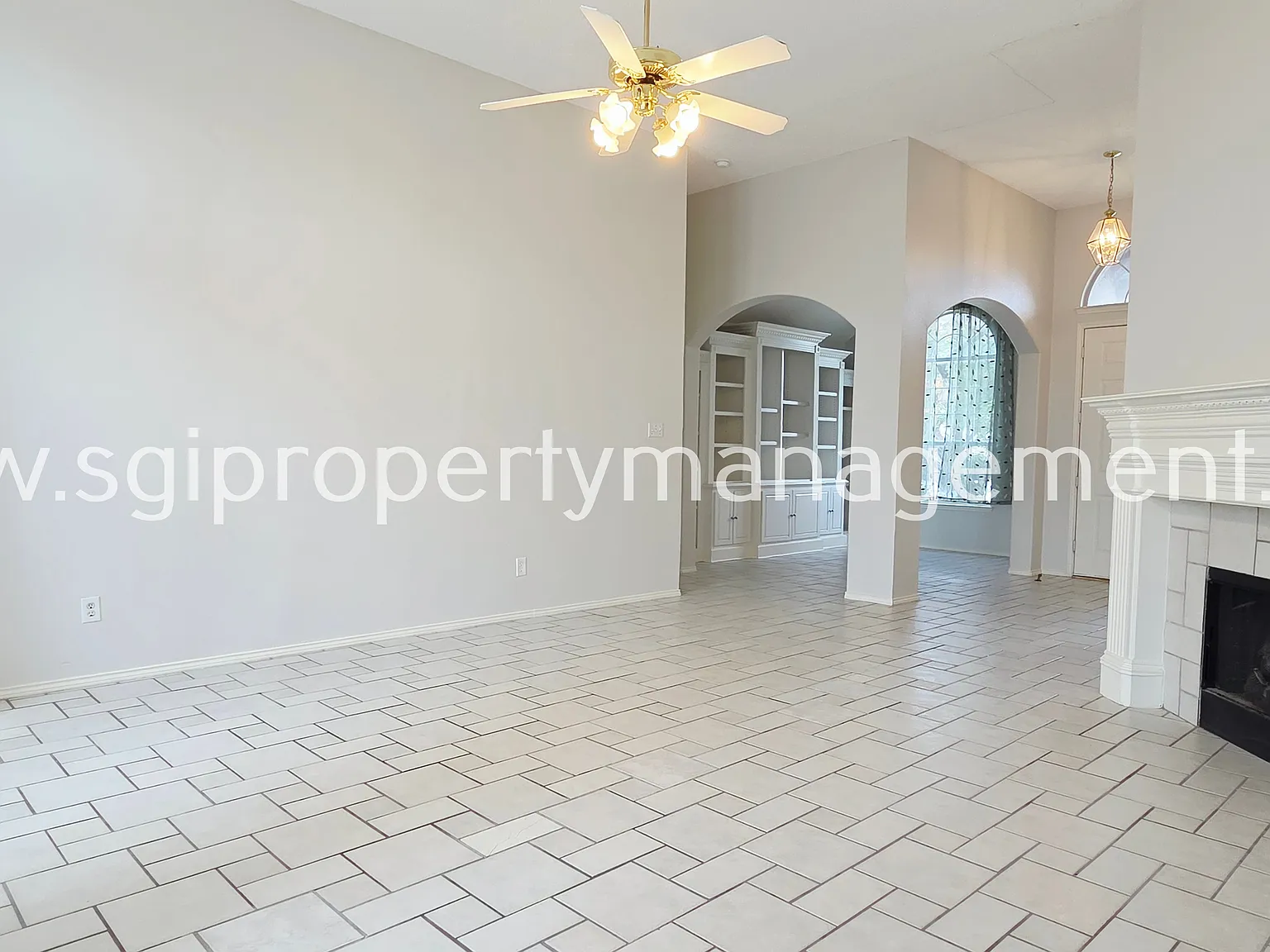 5 Bedroom North Central Plano — Photo 2