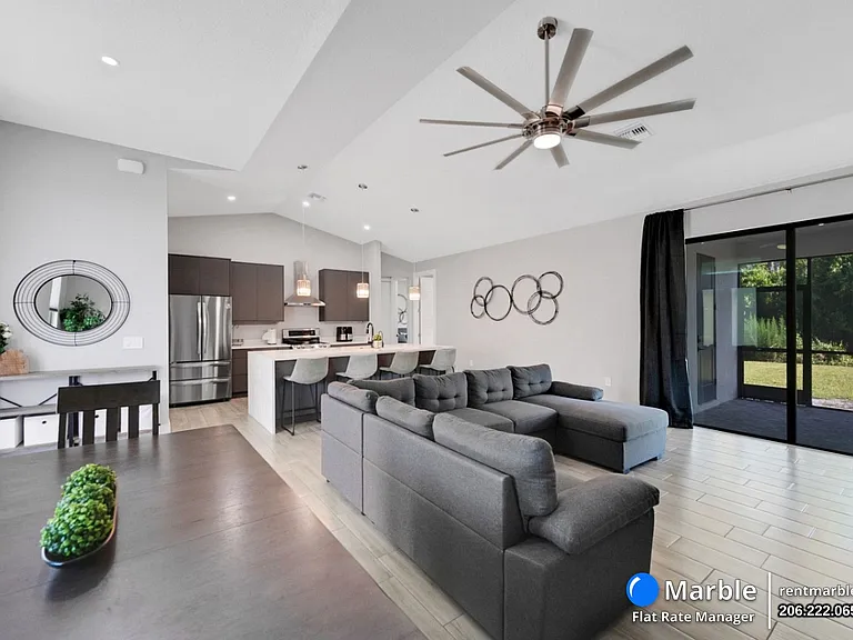 4618 Catalina Ln — Photo 24