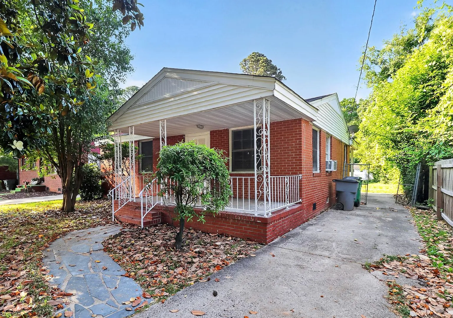 3 Bedroom Home located in Lincoln Heights! — Photo 1