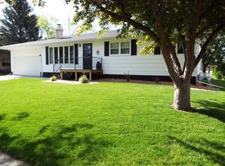 704 22nd Ave NE, Aberdeen, SD 57401