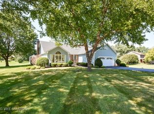 3N340 Limberi Ln, St Charles, IL 60175